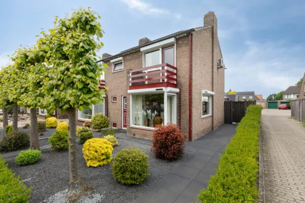Twee-onder-één-kap te koop: Sint Isidorusstraat 2, Didam-Noord Didam