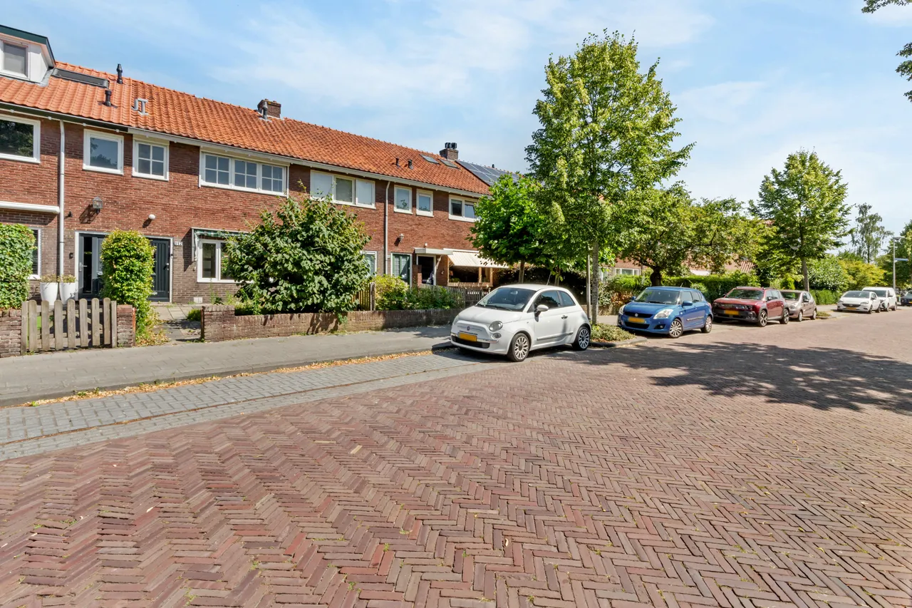 Tussenwoning te koop: Sint Janslaan 147, Bussum