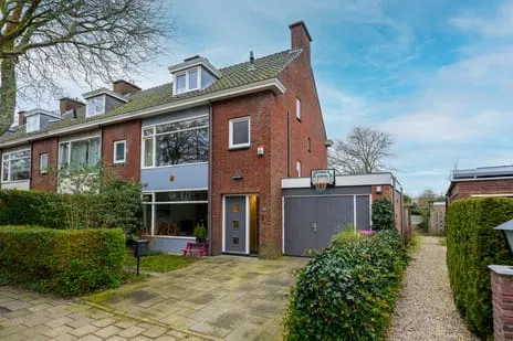 Hoekwoning te koop: Sint Bonifaciusstraat 39, Verzetsheldenwijk Leidschendam