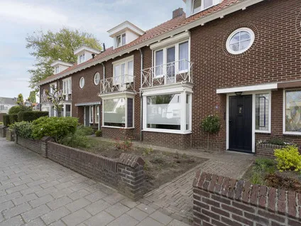 Tussenwoning te koop: Sint Hubertusstraat 16, Maaspoort Weert