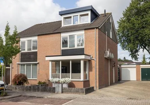 Twee-onder-één-kap te koop: Sint Janstraat 30, Boswinkel-De Braker Enschede