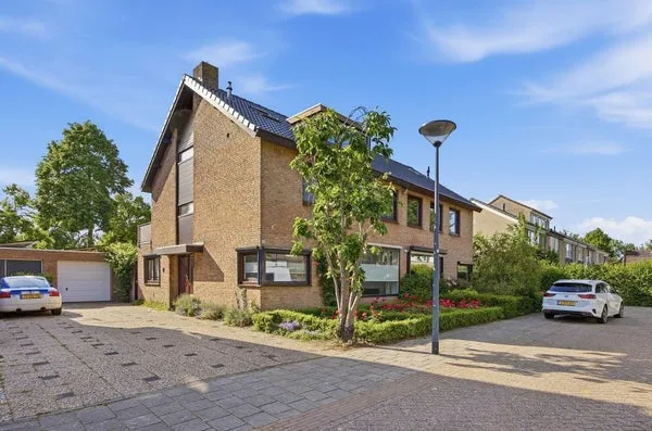 Semi-detached for sale: Sirius 40, Sterrenbuurt Oosterhout