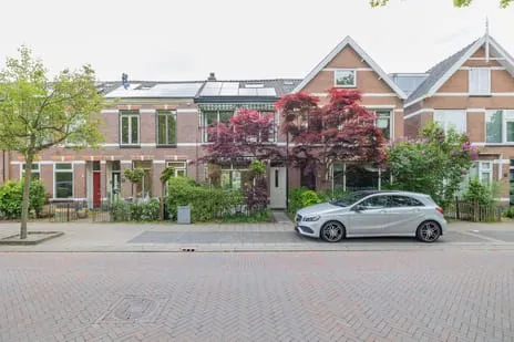 Tussenwoning te koop: Sixlaan 30, Weerestein Hillegom