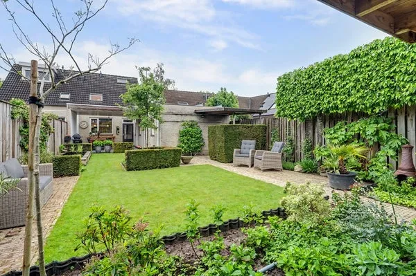 Tussenwoning te koop: Sjef Seuntiënsstraat 12, Hoogeloon Hoogeloon