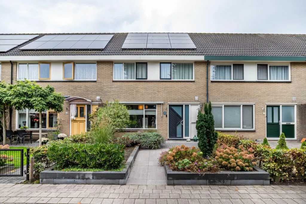Tussenwoning te koop: Sjoerd Pieters Hoekstraweg 30, Sumar