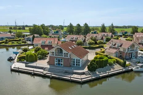 Detached house for sale: Skelpebank 53, Verspreide huizen Workum Workum
