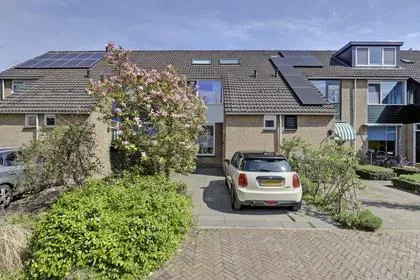 Tussenwoning te koop: Slangenburg 15, Assumburg - Lunenburg Zwijndrecht