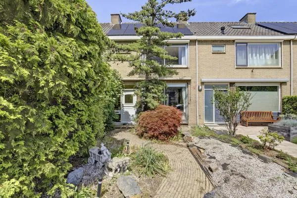 Tussenwoning te koop: Slauerhoffstraat 18, Oost Ridderkerk
