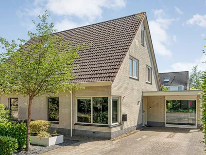 Twee-onder-één-kap te koop: Sleedoornpage 26, Vlinderbuurt Meppel