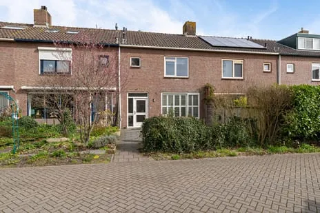 Terraced house for sale: Sleedoornplantsoen 46, Schoorl met Bregtdorp Schoorl