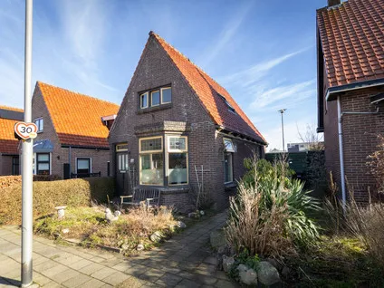 Vrijstaande woning te koop: Slingerweg 111, Hippolytushoef