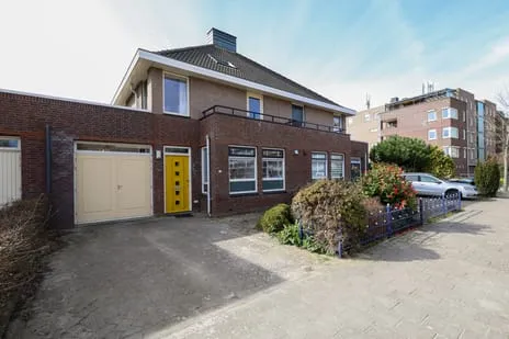 Tussenwoning te koop: Slotlaan 38, Oostvoorne