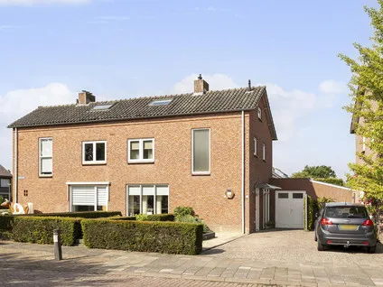 Twee-onder-één-kap te koop: Slotlaan 52, Ulvenhout Ulvenhout