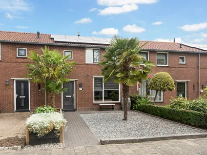 Tussenwoning te koop: Slotstraat 28, Beesd Oost Beesd