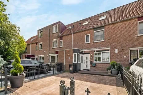 Tussenwoning te koop: Slufterplantsoen 51, Waterwijk West Almere