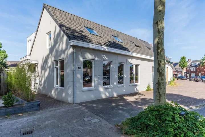 Corner house for sale: Sluisstraat 74, Braakhuizen-Zuid Geldrop
