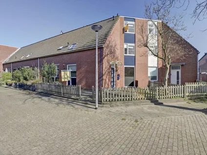 Tussenwoning te koop: Sluiswachter 13, Gildenwijk-Oost Spijkenisse