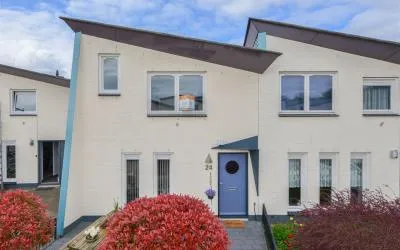 Tussenwoning te koop: Smaragdhof 24, Regenboogbuurt Zuid Almere