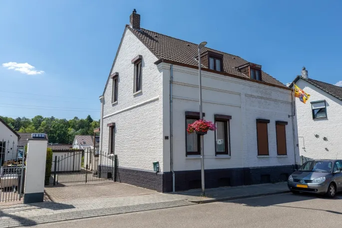Twee-onder-één-kap te koop: Smaragdstraat 12, Musschemig Heerlen