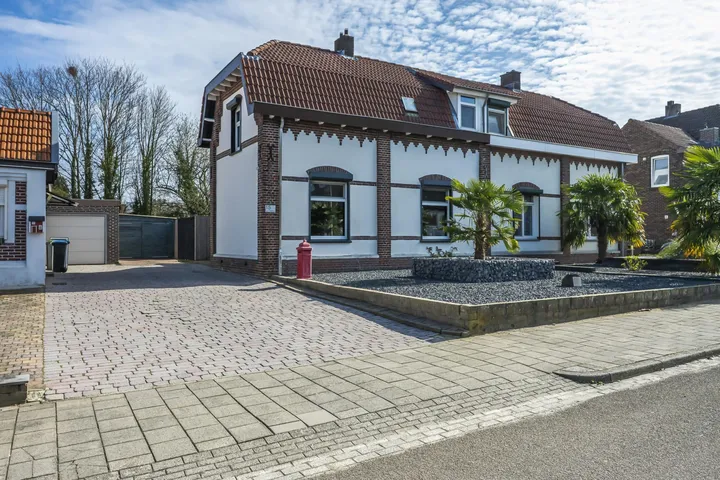 Twee-onder-één-kap te koop: Smaragdstraat 15, Musschemig Heerlen