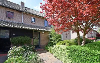Tussenwoning te koop: Smeekweg 64, Laren