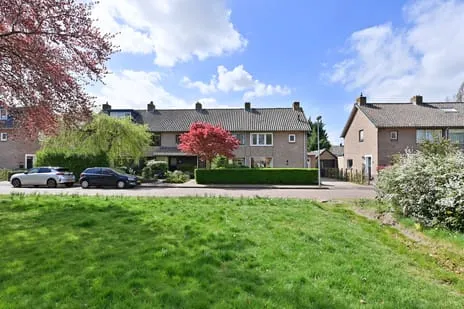 Tussenwoning te koop: Smeekweg 64, Laren (Nh)