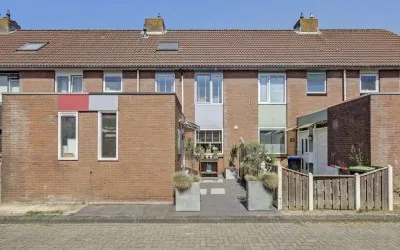 Tussenwoning te koop: Smelegras 6, Vriesland Spijkenisse