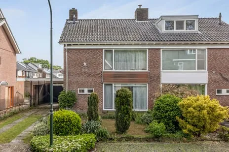 Twee-onder-één-kap te koop: Smeleweg 11, Waalre Waalre