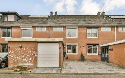 Tussenwoning te koop: Smetanastraat 12, Vogelenzang-Zuid Spijkenisse