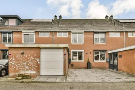 Tussenwoning te koop: Smetanastraat 12, Vogelenzang-Zuid Spijkenisse