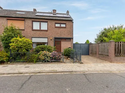 Corner house for sale: Smidserweg 10, Munstergeleen Munstergeleen