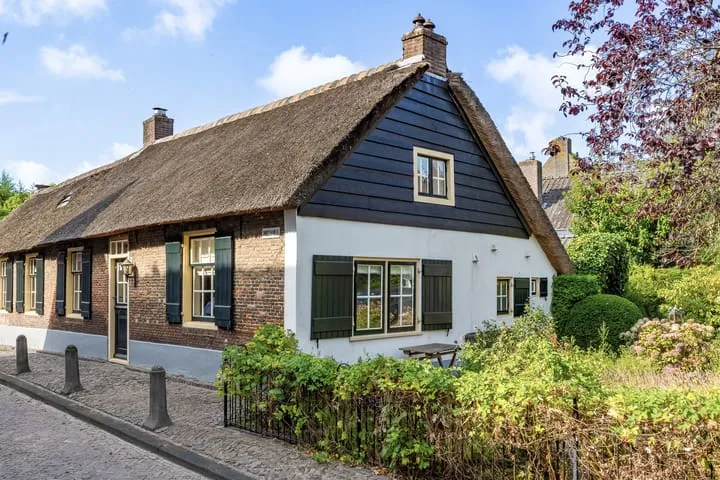 Twee-onder-één-kap te koop: Smidslaantje 2, Laren-Centrum Laren (Nh)