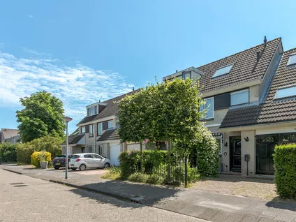 Tussenwoning te koop: Sneeuwklokjestraat 6, Bloemenbuurt Noord Almere