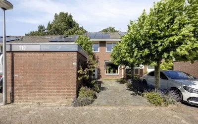 Tussenwoning te koop: Snoekenveen 121, Snoekenveen Spijkenisse