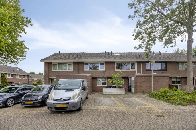 Tussenwoning te koop: Snoekenveen 218, Snoekenveen Spijkenisse