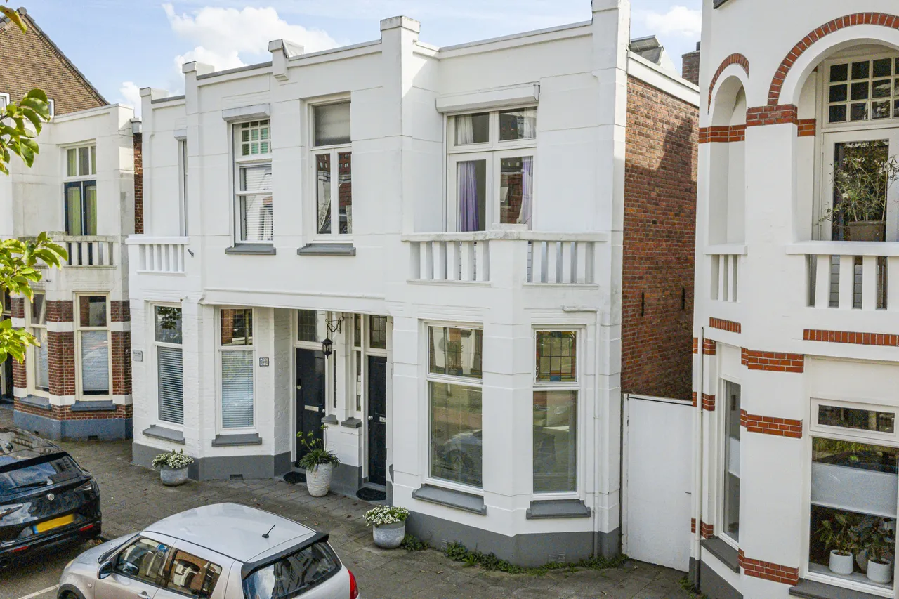 Twee-onder-één-kap te koop: soendastraat 28, Enschede