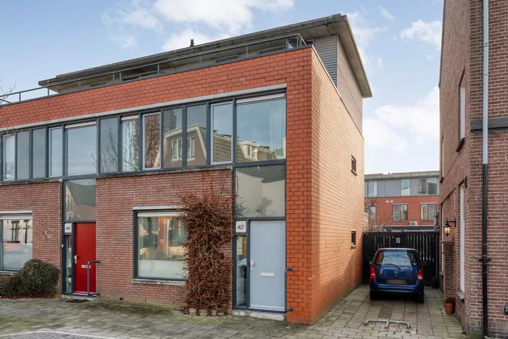 Twee-onder-één-kap te koop: Soendastraat 42, Getfert Enschede