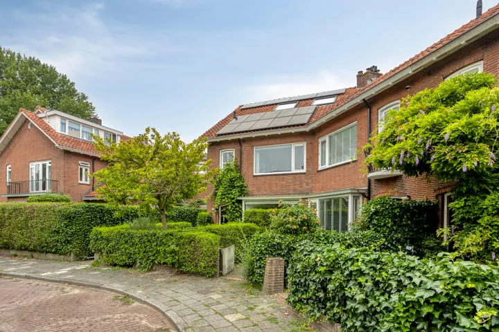 Corner house for sale: Soerlaan 4, Kastanjebuurt Amstelveen