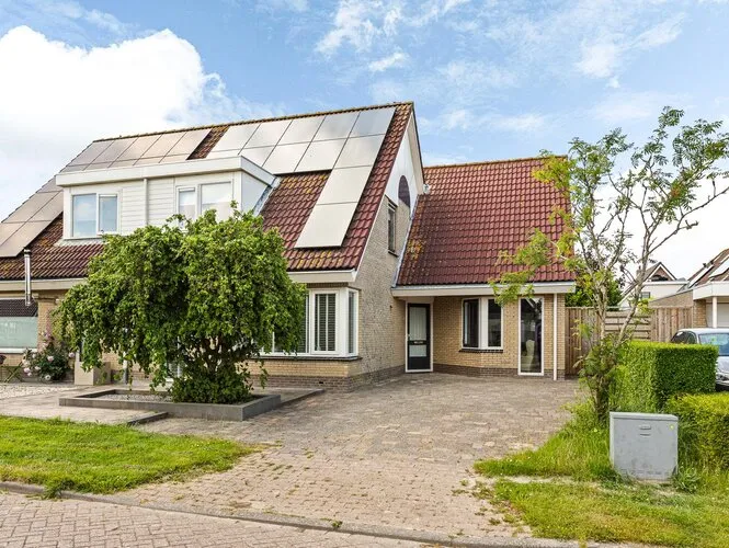 Twee-onder-één-kap te koop: Spaarlân 6, Kimswerd Kimswerd