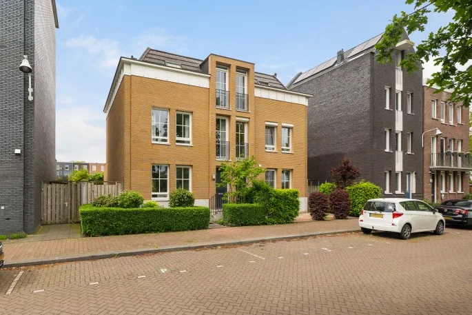 Twee-onder-één-kap te koop: Spakenburgkade 43, Zuiderzeestedenbuurt-West Amersfoort