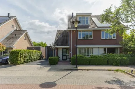 Twee-onder-één-kap te koop: Sparrenhout 14, Voordijk Barendrecht