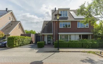 Twee-onder-één-kap te koop: Sparrenhout 14, Voordijk Barendrecht