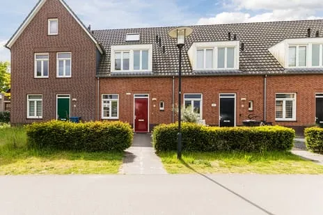 Tussenwoning te koop: Sparrenlaan 5, Verspreide huizen ten oosten van Sterksel Sterksel