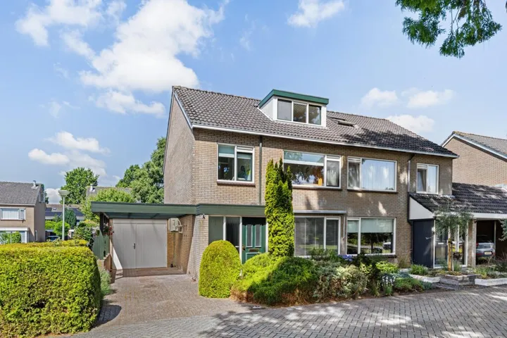 Corner house for sale: Sparrenplein 9, De Olykampen Raalte