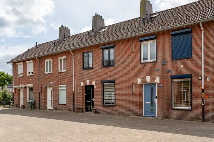 Tussenwoning te koop: Sparrenweg 23, Tuinzigt Breda