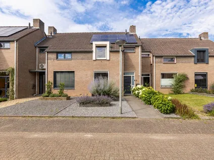 Tussenwoning te koop: Spechthof 7, Elsloo Elsloo