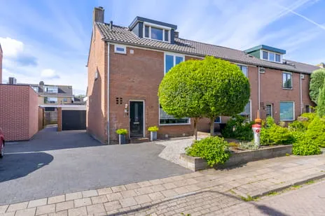Hoekwoning te koop: Spechtlaan 9, Maartensdijk Kern Maartensdijk
