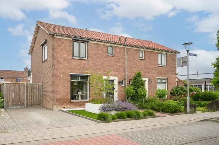 Twee-onder-één-kap te koop: Spechtstraat 4, Opheusden Opheusden