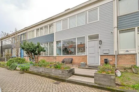 Tussenwoning te koop: Spechtstraat 4, Vogelbuurt Spijkenisse