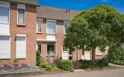 Tussenwoning te koop: Spieringen 51, Aalburg Wijk En Aalburg
